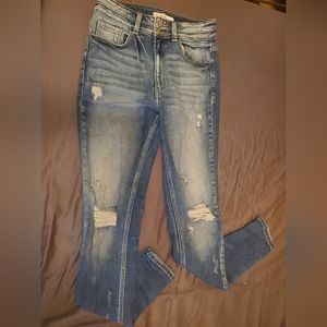 KanCan Size 28 Distressed skinny *sold elsewhere*